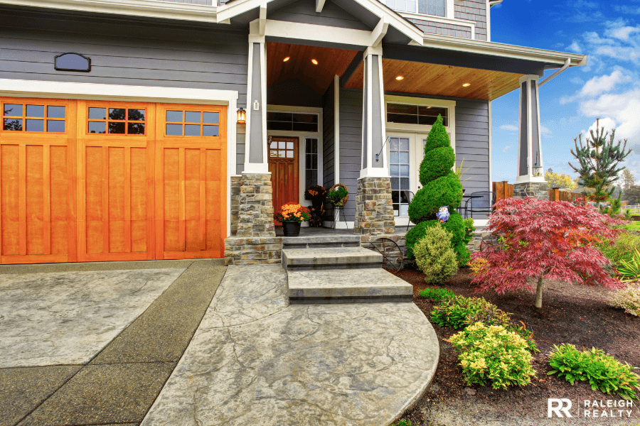 Boost your home's curb appeal before selling your home to maximize value