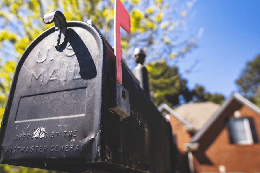 DIY Home Projects: 7 Tips for Painting Your Mailbox