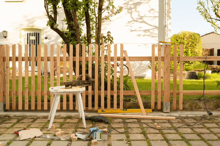 Homeowners Guide to Building a Fence: 7 Things You Need To Know