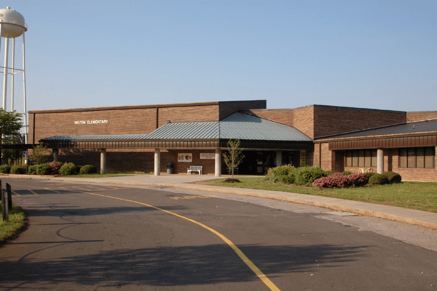 picture of the wilton elementary entrance